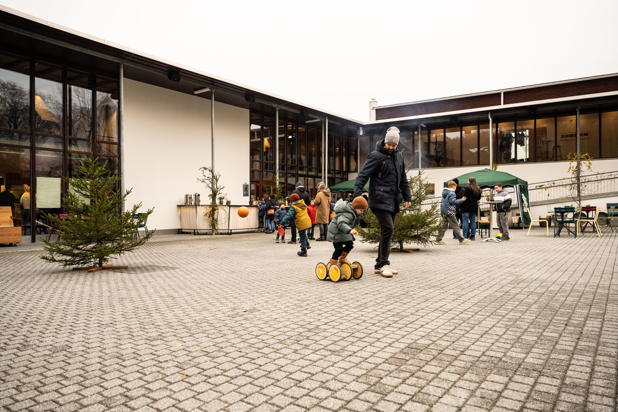 Kinder während Arbogaster Advent
