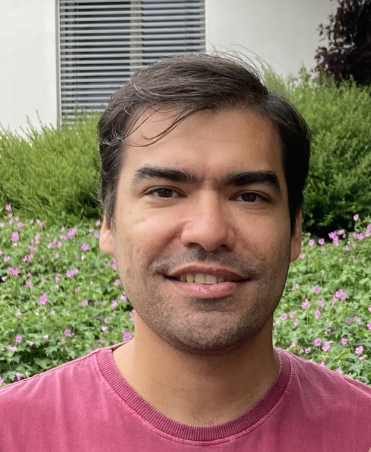 Pater Delfor Nerenberg vor dem Arbogaster Garten