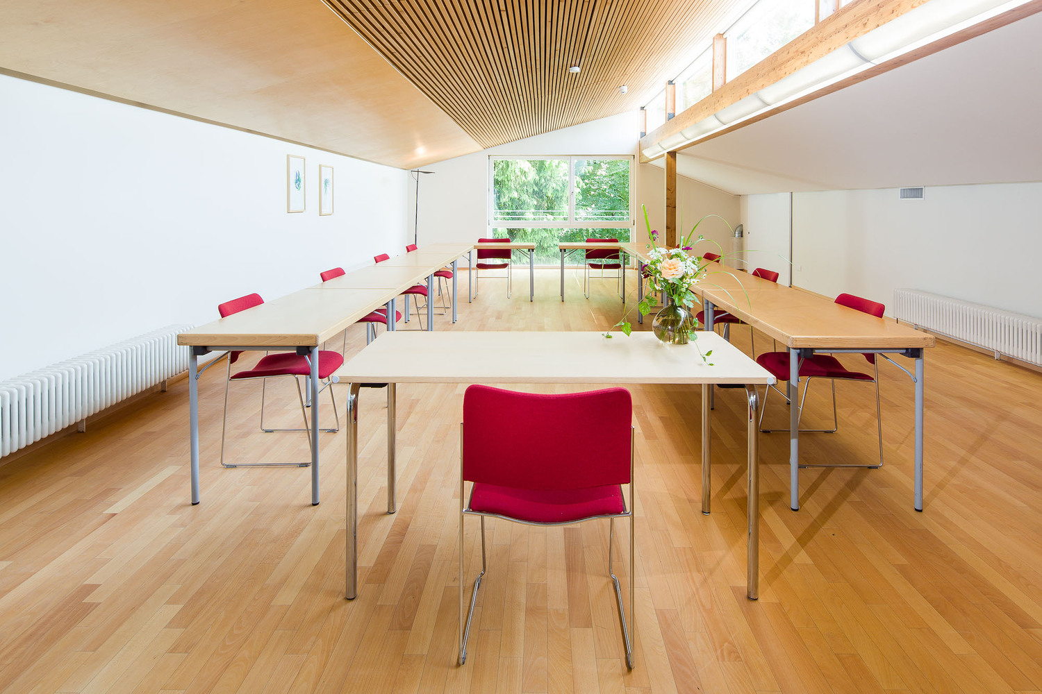 Raum 9 mit U-Form bestuhlt